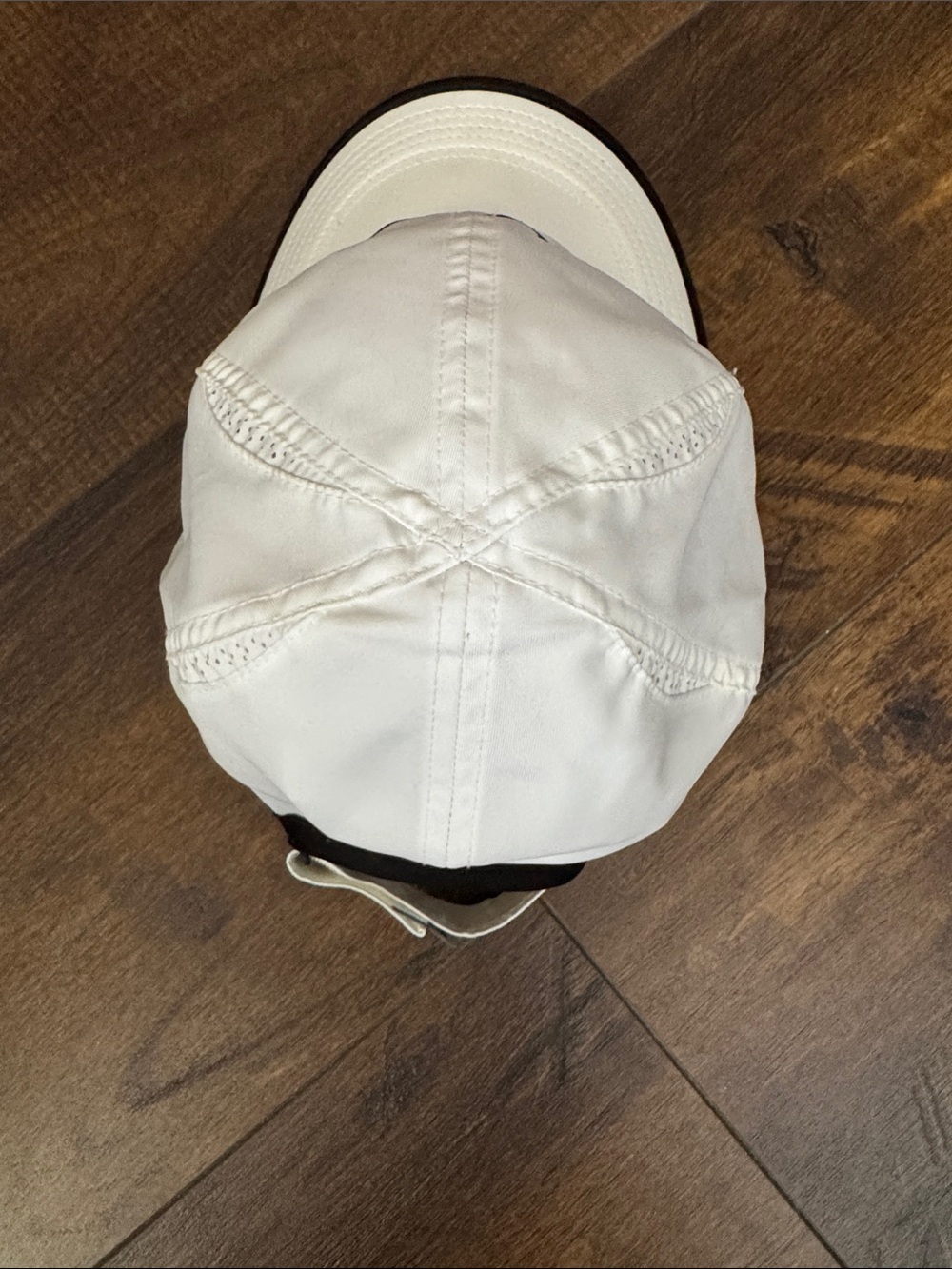Nike Wimens White Cap with Black Swoosh Trim Tennis Running Athletic Summer OS - Picture 6 of 8